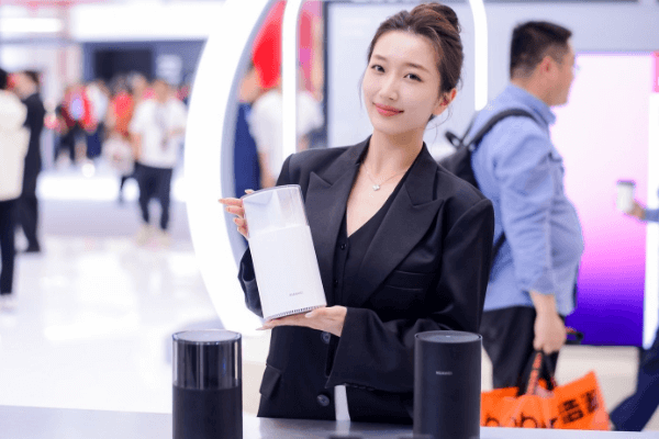 华为路由 X1 Pro：搭载灵犀天线 可覆盖 120 平米，信号能穿三堵墙