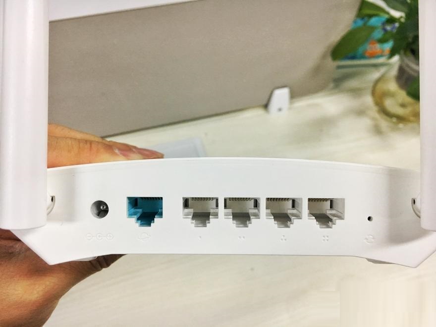 M1路由器通过PC或手机下载摩路由APP设置步骤