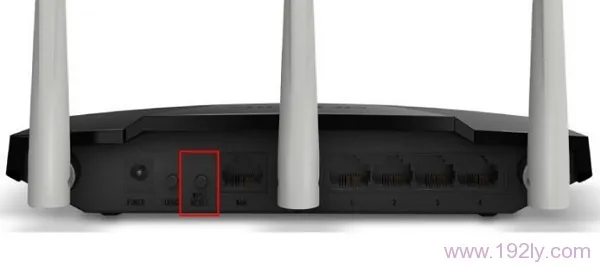按住WPS/RESET按钮,把水星MW316R路由器恢复出厂设置